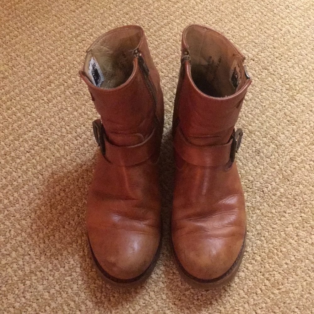Brown Frye ankle boots size 7.5